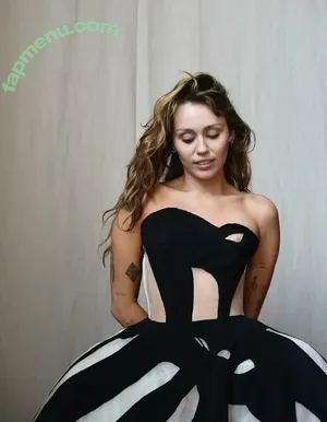 Miley Cyrus / MileyCyrus nude photo #5616