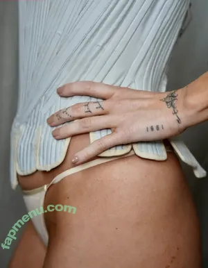 Miley Cyrus / MileyCyrus nude photo #5636