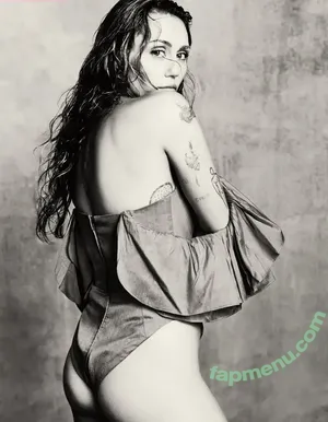 Miley Cyrus / MileyCyrus nude photo #5637