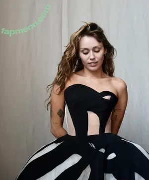 Miley Cyrus / MileyCyrus nude photo #5647