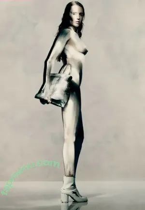 Miley Cyrus / MileyCyrus nude photo #5683