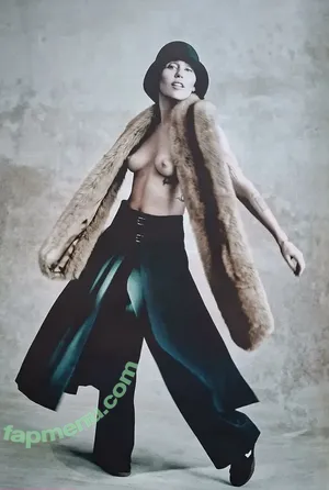 Miley Cyrus / MileyCyrus nude photo #5709