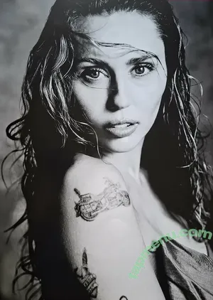 Miley Cyrus / MileyCyrus nude photo #5717