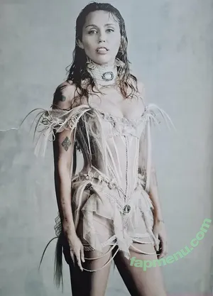 Miley Cyrus / MileyCyrus nude photo #5718