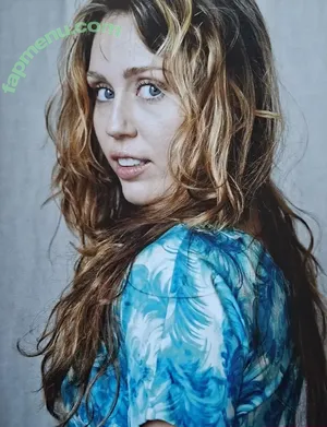 Miley Cyrus / MileyCyrus nude photo #5733