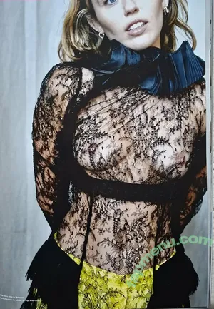 Miley Cyrus / MileyCyrus nude photo #5751