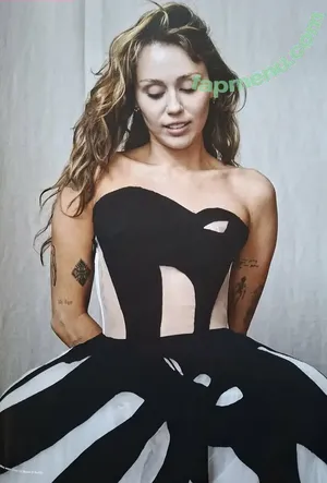 Miley Cyrus / MileyCyrus nude photo #5753