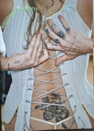 Miley Cyrus / MileyCyrus nude photo #5759