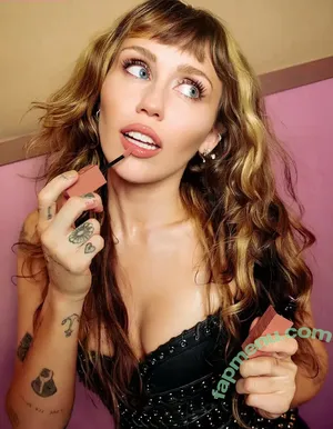 Miley Cyrus / MileyCyrus nude photo #5814