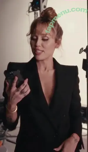 Miley Cyrus / MileyCyrus nude photo #5818