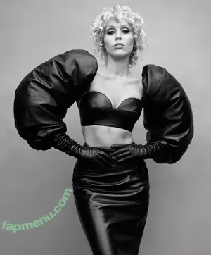 Miley Cyrus / MileyCyrus nude photo #5846