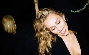 Miley Cyrus / MileyCyrus nude photo #5862