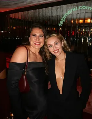 Miley Cyrus / MileyCyrus nude photo #5866