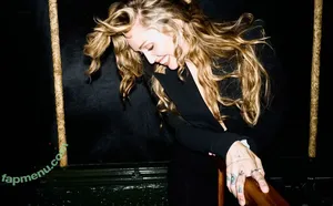 Miley Cyrus / MileyCyrus nude photo #5873