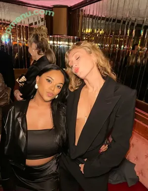 Miley Cyrus / MileyCyrus nude photo #5881