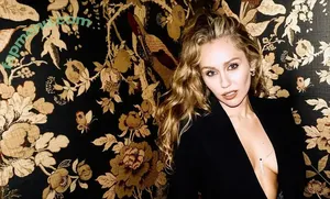 Miley Cyrus / MileyCyrus nude photo #5885