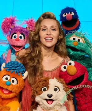 Miley Cyrus / MileyCyrus nude photo #5891