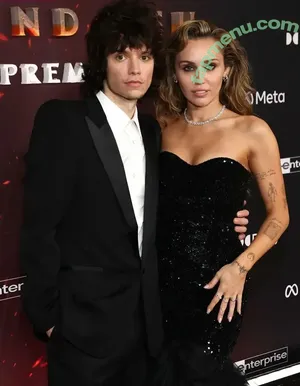 Miley Cyrus / MileyCyrus nude photo #5914