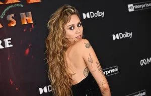 Miley Cyrus / MileyCyrus nude photo #5943