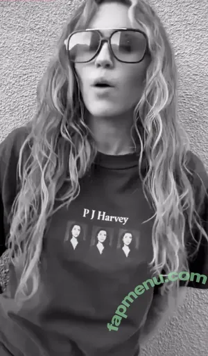 Miley Cyrus / MileyCyrus nude photo #5950