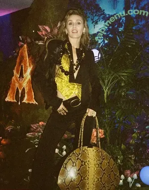 Miley Cyrus / MileyCyrus nude photo #5954