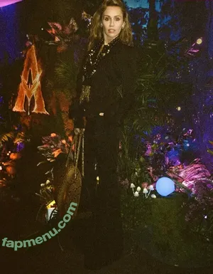 Miley Cyrus / MileyCyrus nude photo #5955