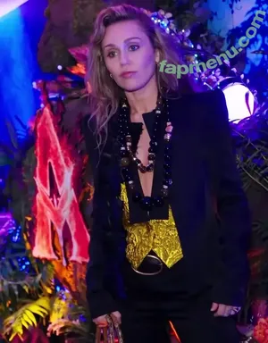 Miley Cyrus / MileyCyrus nude photo #5958