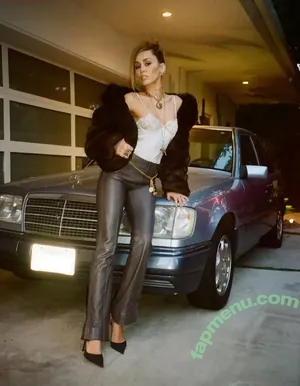 Miley Cyrus / MileyCyrus nude photo #5962