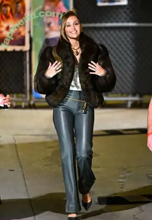 Miley Cyrus / MileyCyrus nude photo #5968