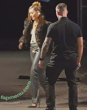 Miley Cyrus / MileyCyrus nude photo #5972