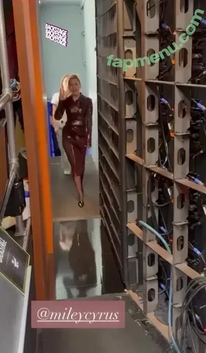 Miley Cyrus / MileyCyrus nude photo #5973