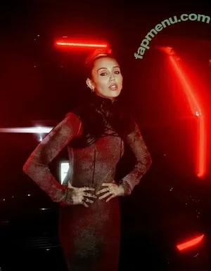 Miley Cyrus / MileyCyrus nude photo #5974