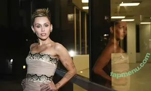 Miley Cyrus / MileyCyrus nude photo #5981