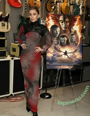 Miley Cyrus / MileyCyrus nude photo #5985