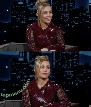 Miley Cyrus / MileyCyrus nude photo #5992