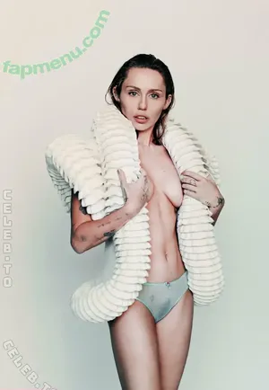 Miley Cyrus / MileyCyrus nude photo #5997