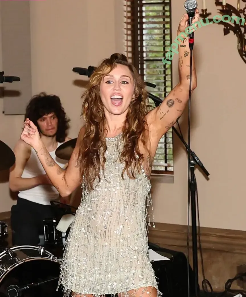 Miley Cyrus nude photo #5038 (MileyCyrus)