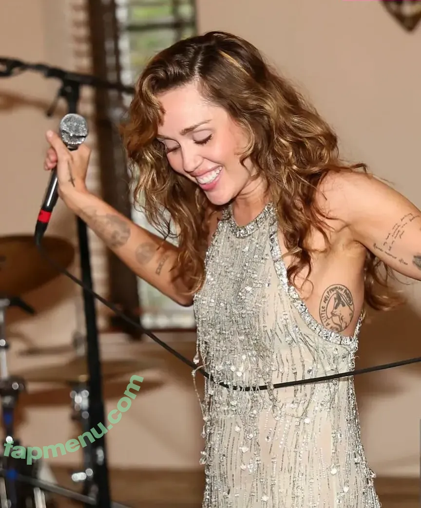 Miley Cyrus nude photo #5039 (MileyCyrus)