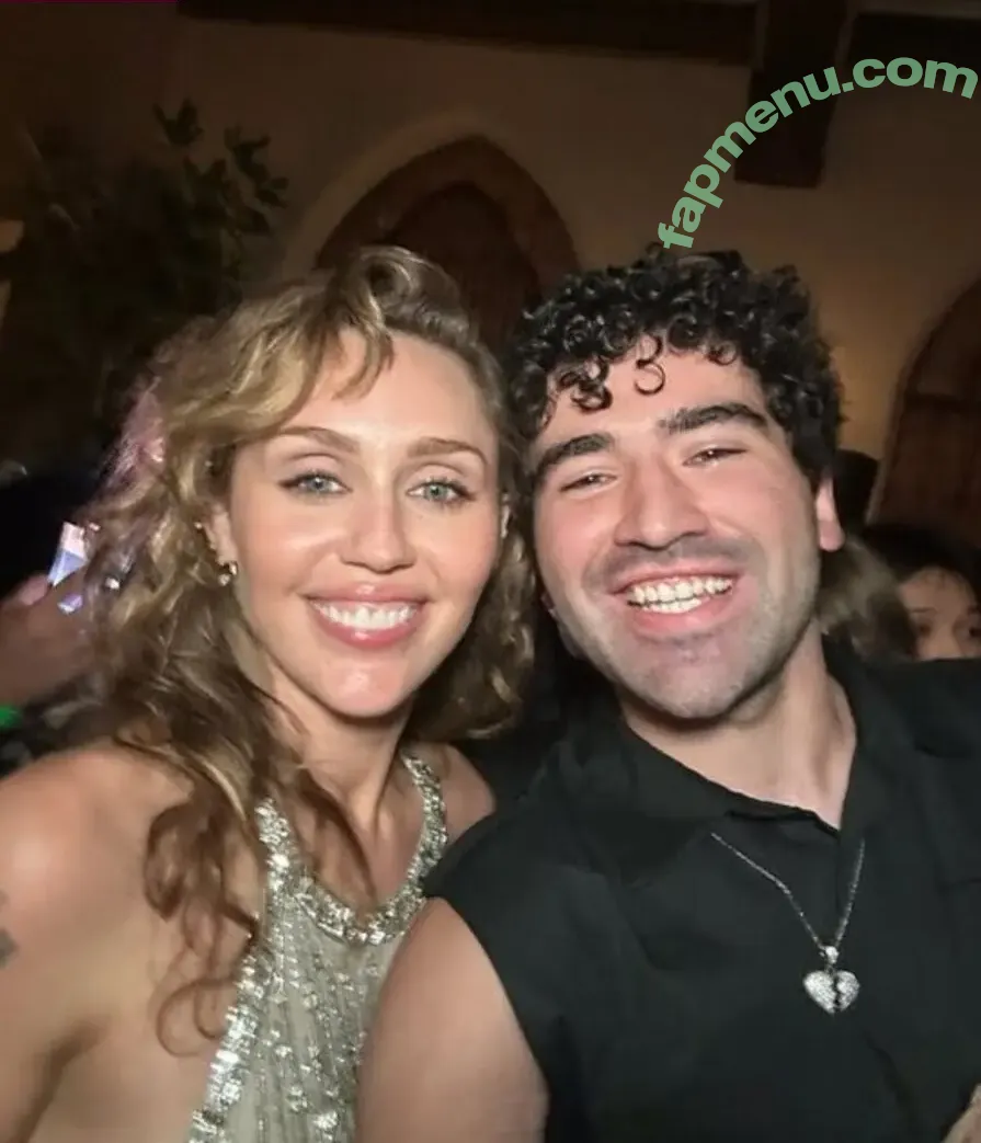 Miley Cyrus nude photo #5044 (MileyCyrus)