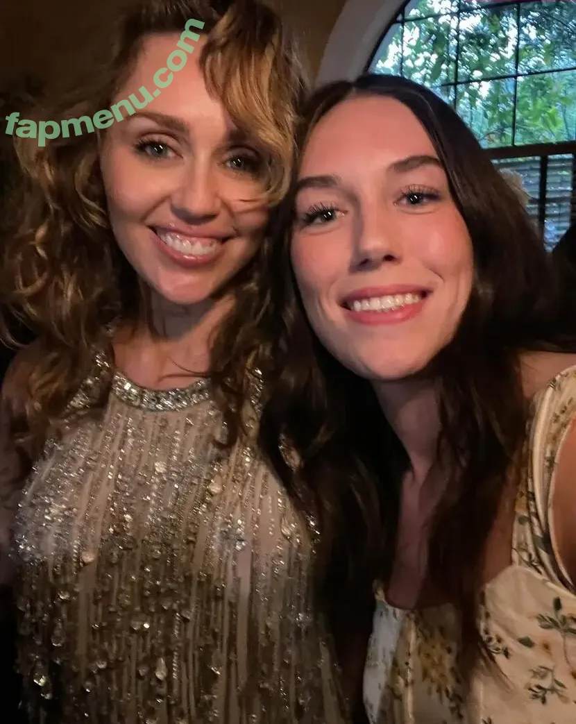 Miley Cyrus nude photo #5046 (MileyCyrus)