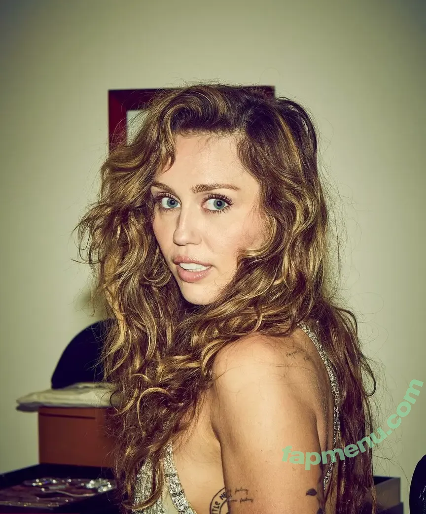 Miley Cyrus nude photo #5057 (MileyCyrus)