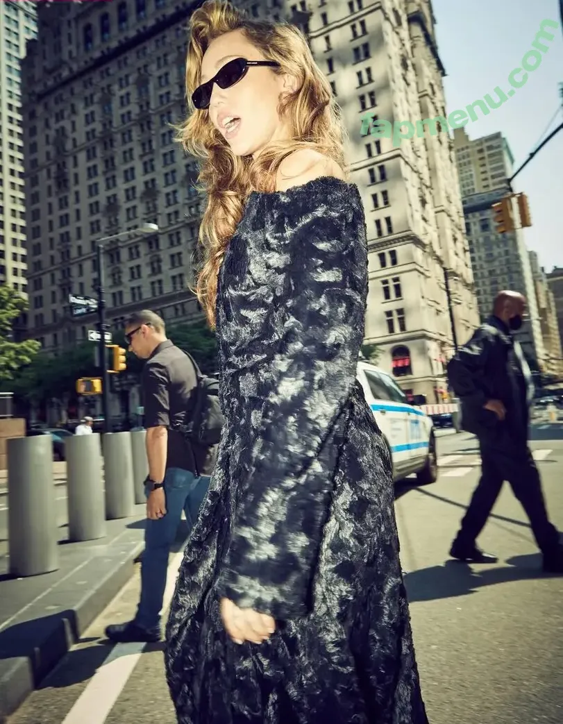 Miley Cyrus nude photo #5118 (MileyCyrus)