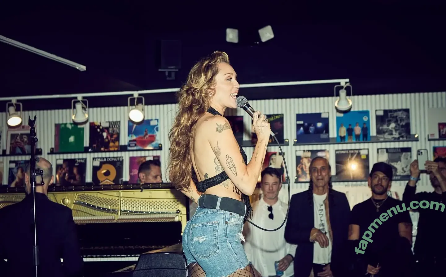 Miley Cyrus nude photo #5150 (MileyCyrus)