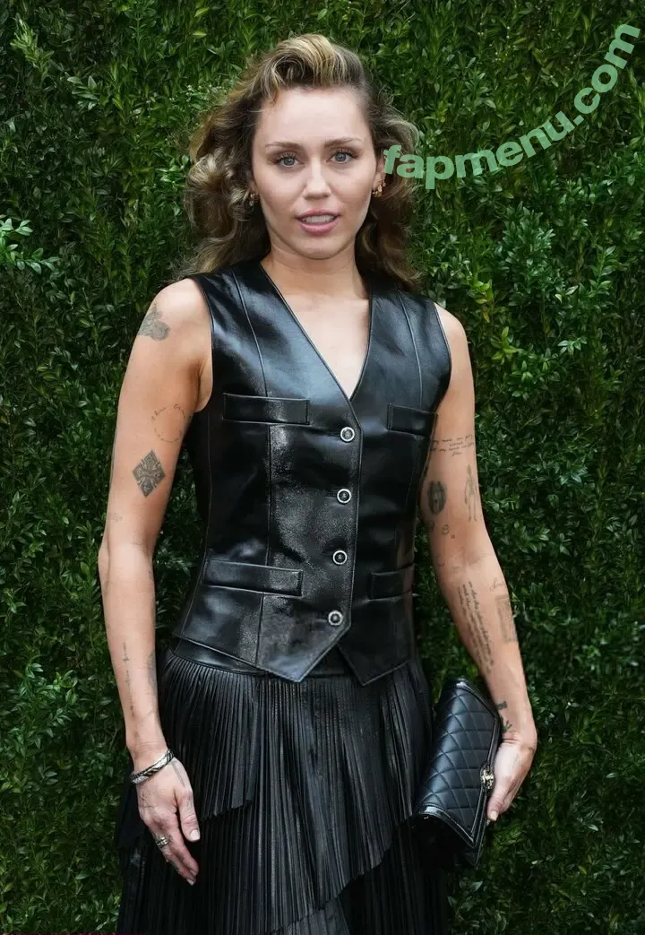 Miley Cyrus nude photo #5264 (MileyCyrus)