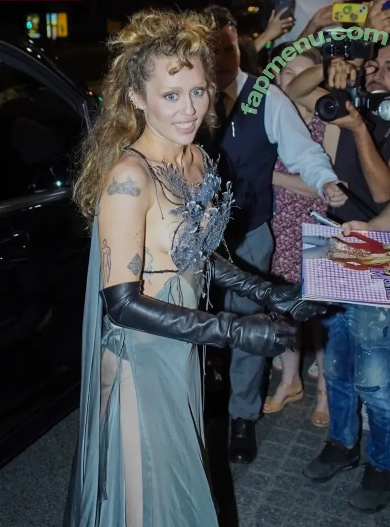 Miley Cyrus nude photo #5503 (MileyCyrus)