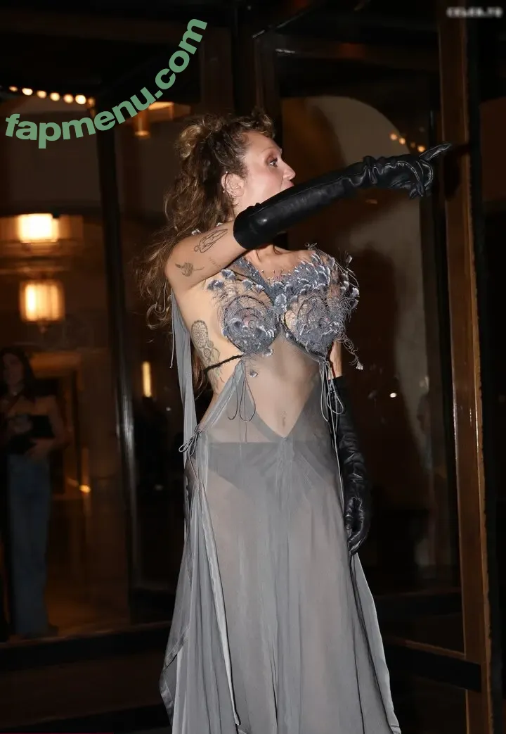 Miley Cyrus nude photo #5512 (MileyCyrus)