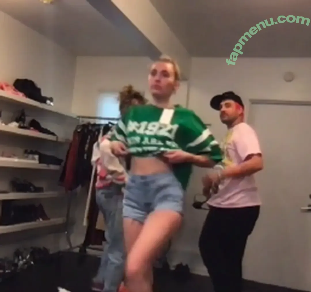 Miley Cyrus nude photo #5539 (MileyCyrus)