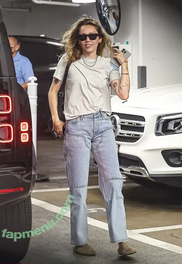 Miley Cyrus nude photo #5666 (MileyCyrus)