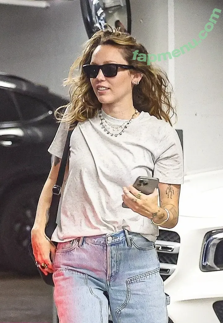 Miley Cyrus nude photo #5667 (MileyCyrus)