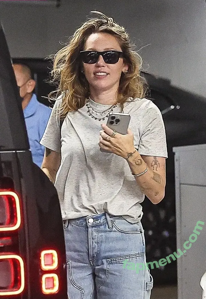 Miley Cyrus nude photo #5668 (MileyCyrus)